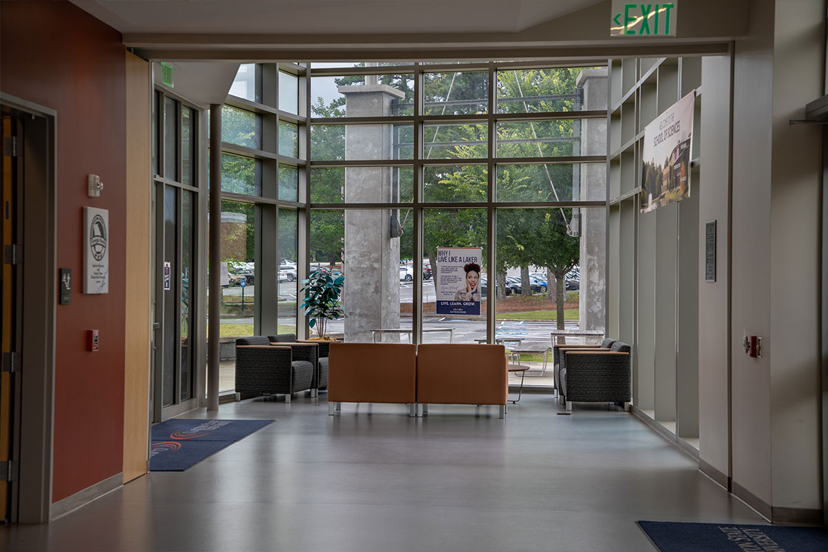Lakeview Sciences and Discover Center Lobby