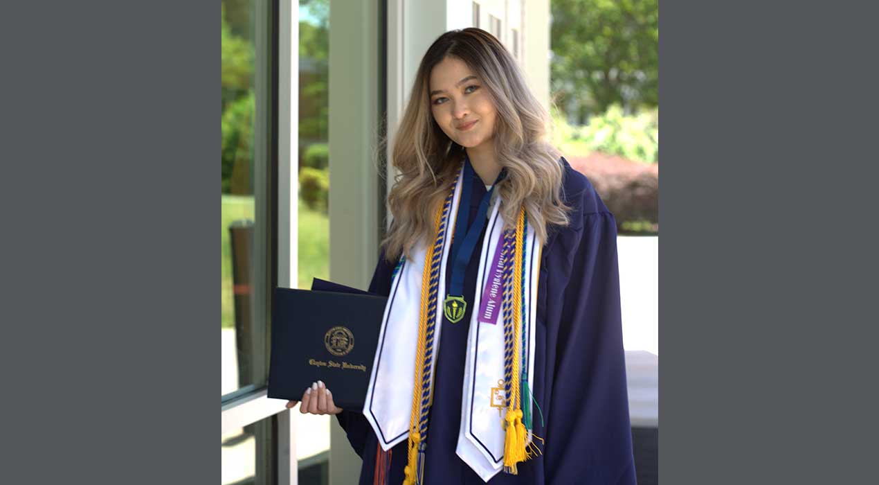 vy le grad gown